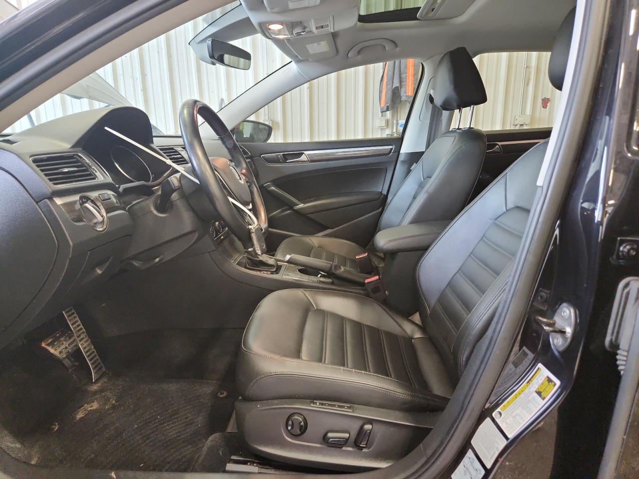 2017 VOLKSWAGEN Passat