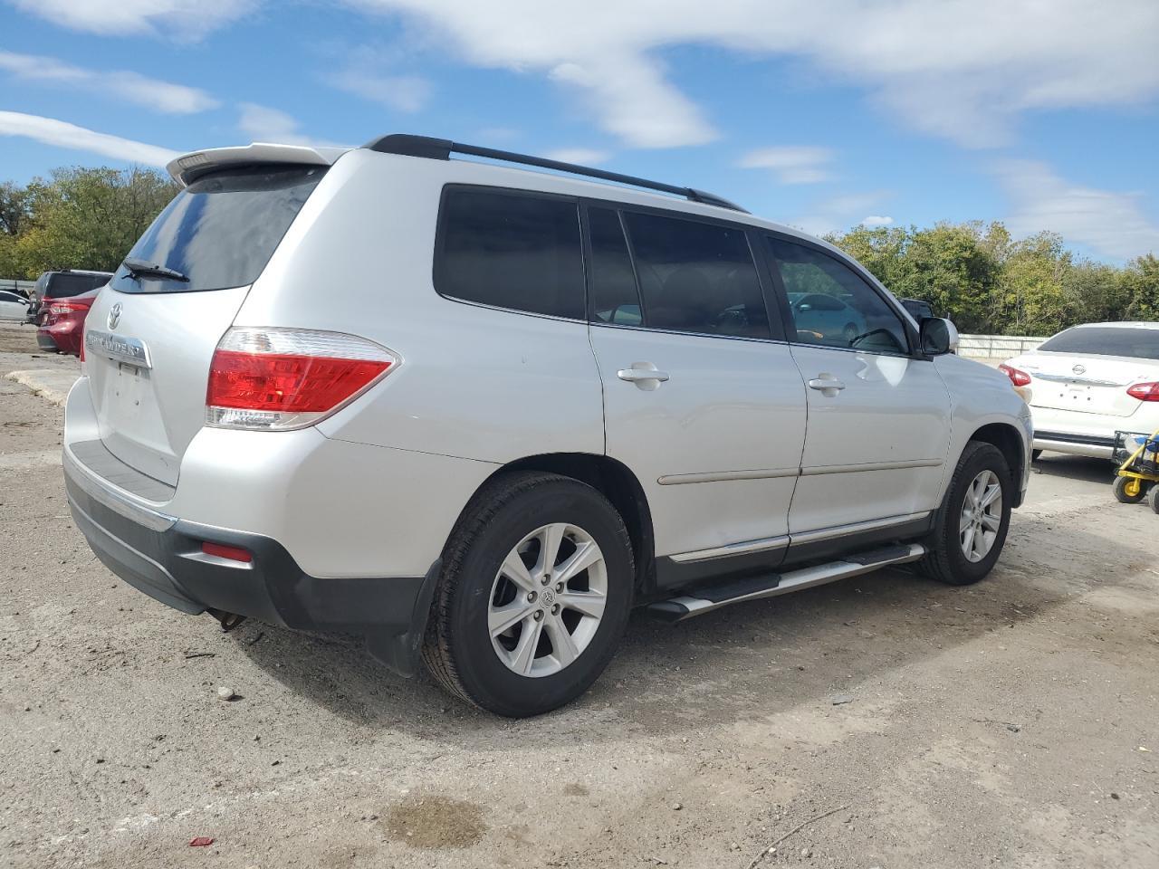 2011 TOYOTA HIGHLANDER