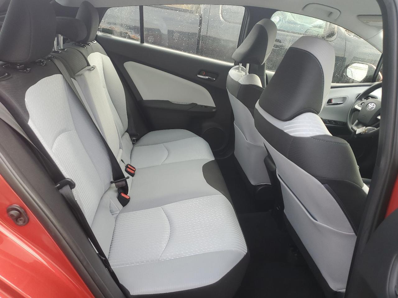 2016 TOYOTA PRIUS