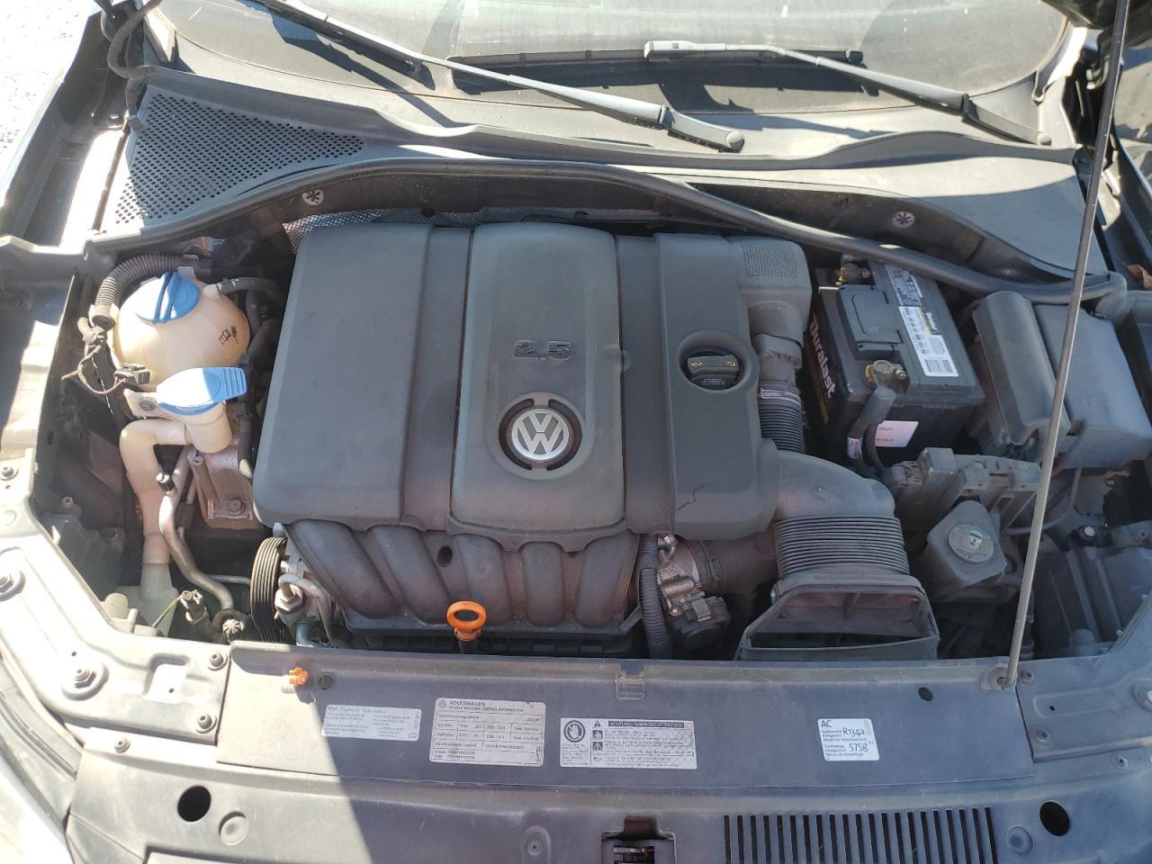 2012 VOLKSWAGEN Passat