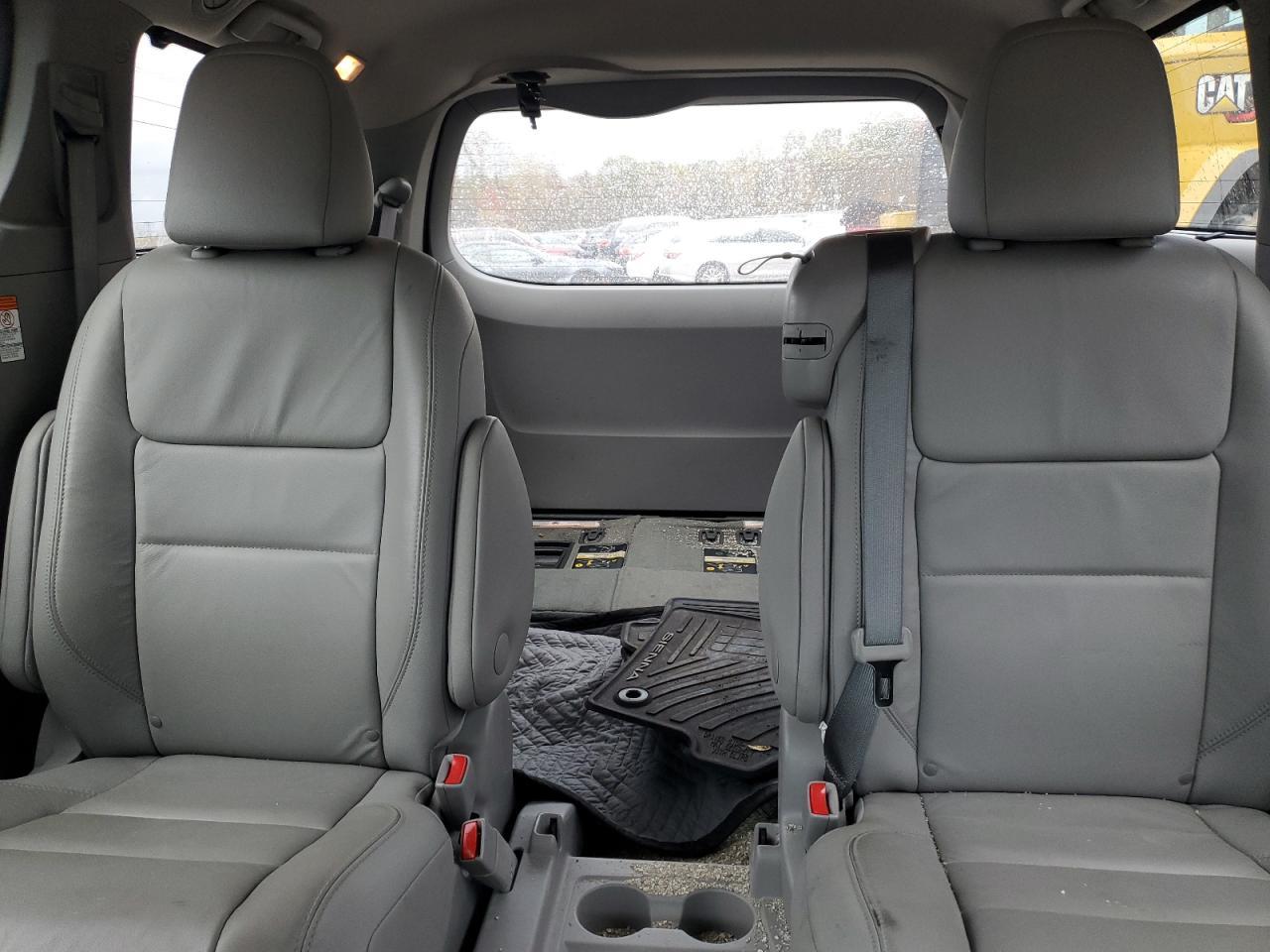 2016 TOYOTA SIENNA