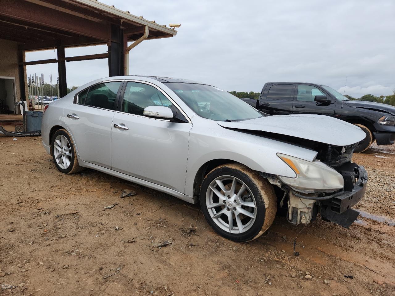 2011 NISSAN Maxima