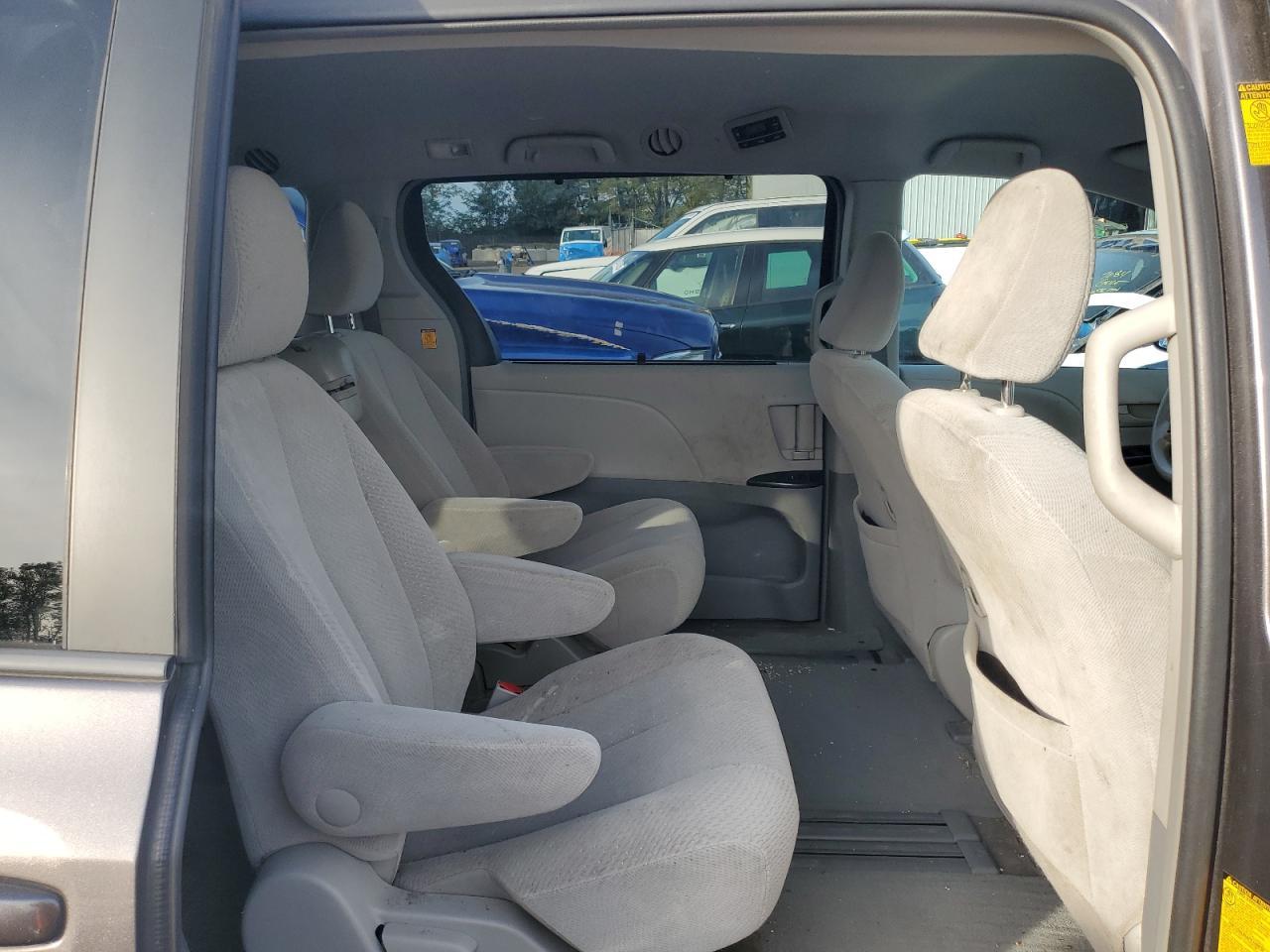 2013 TOYOTA SIENNA