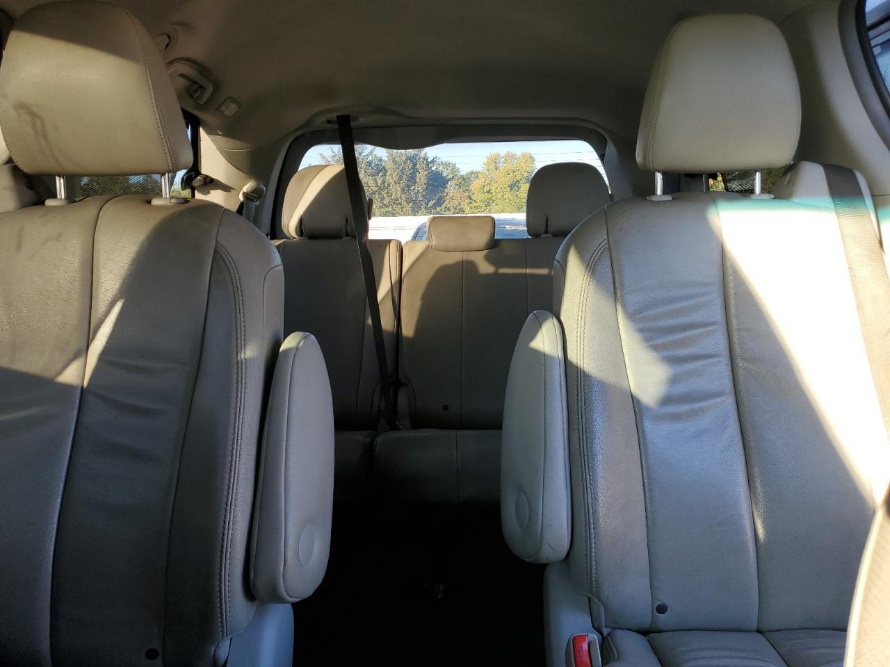 2014 TOYOTA SIENNA