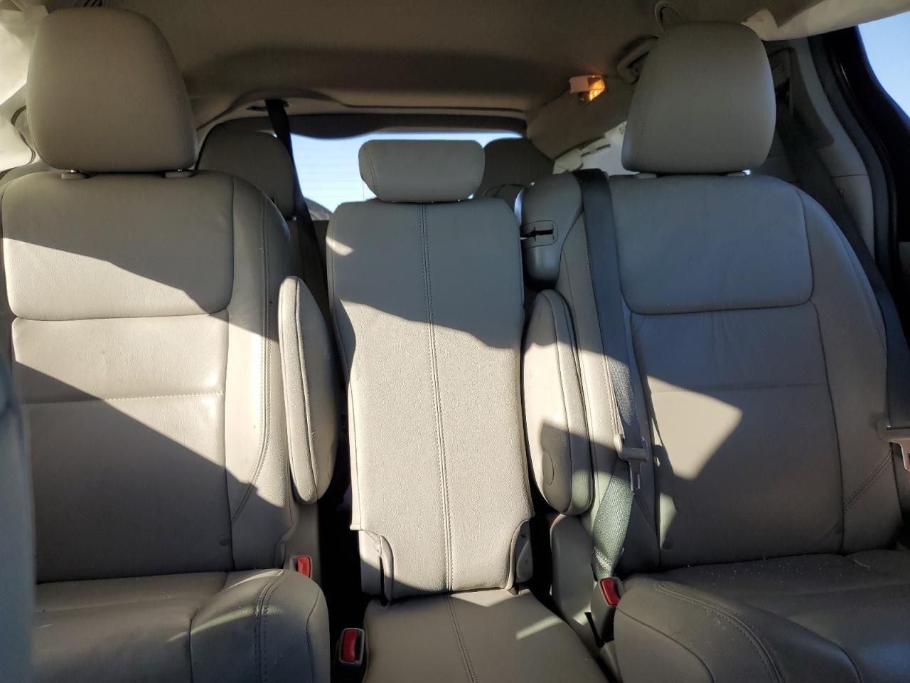 2016 TOYOTA SIENNA