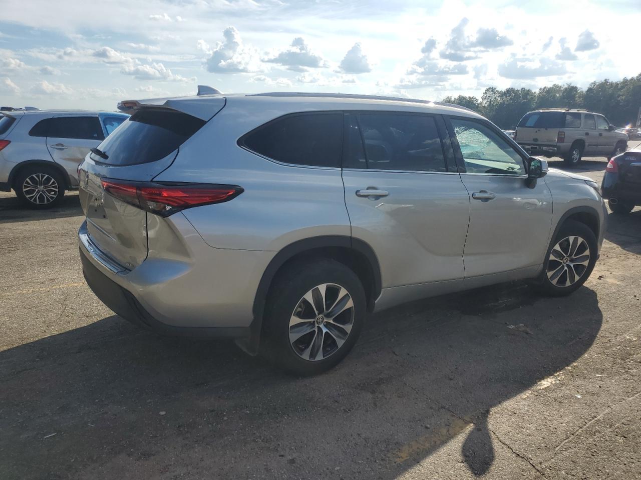 2022 TOYOTA HIGHLANDER