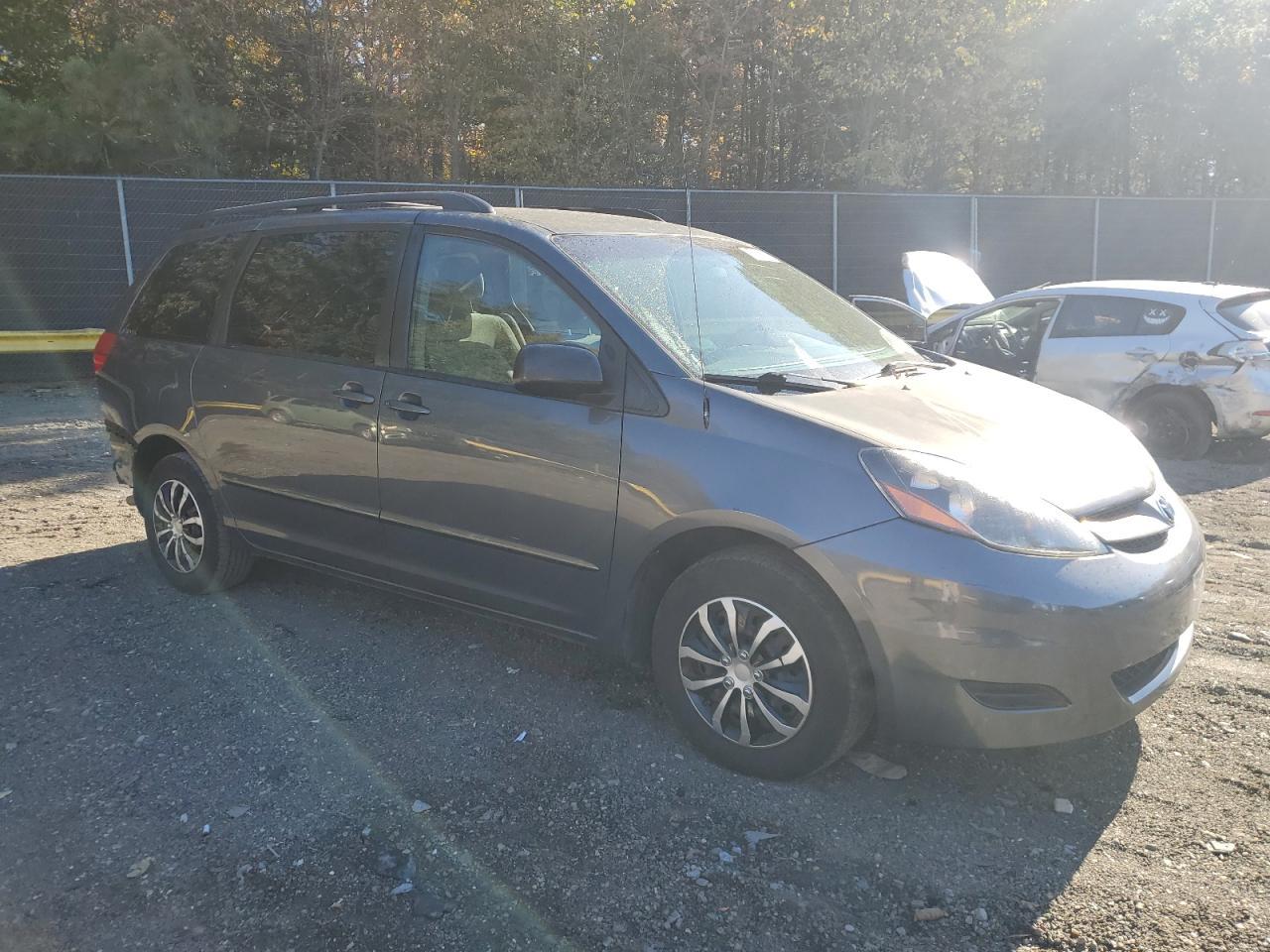 2010 TOYOTA SIENNA