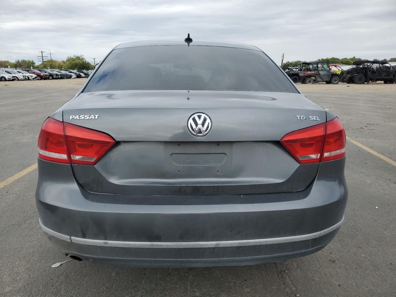 2012 VOLKSWAGEN Passat