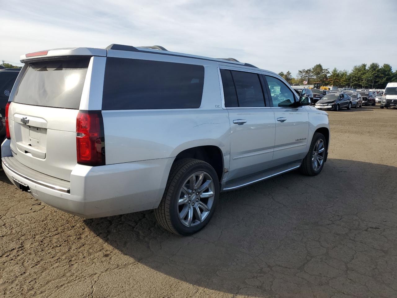 2016 CHEVROLET Suburban