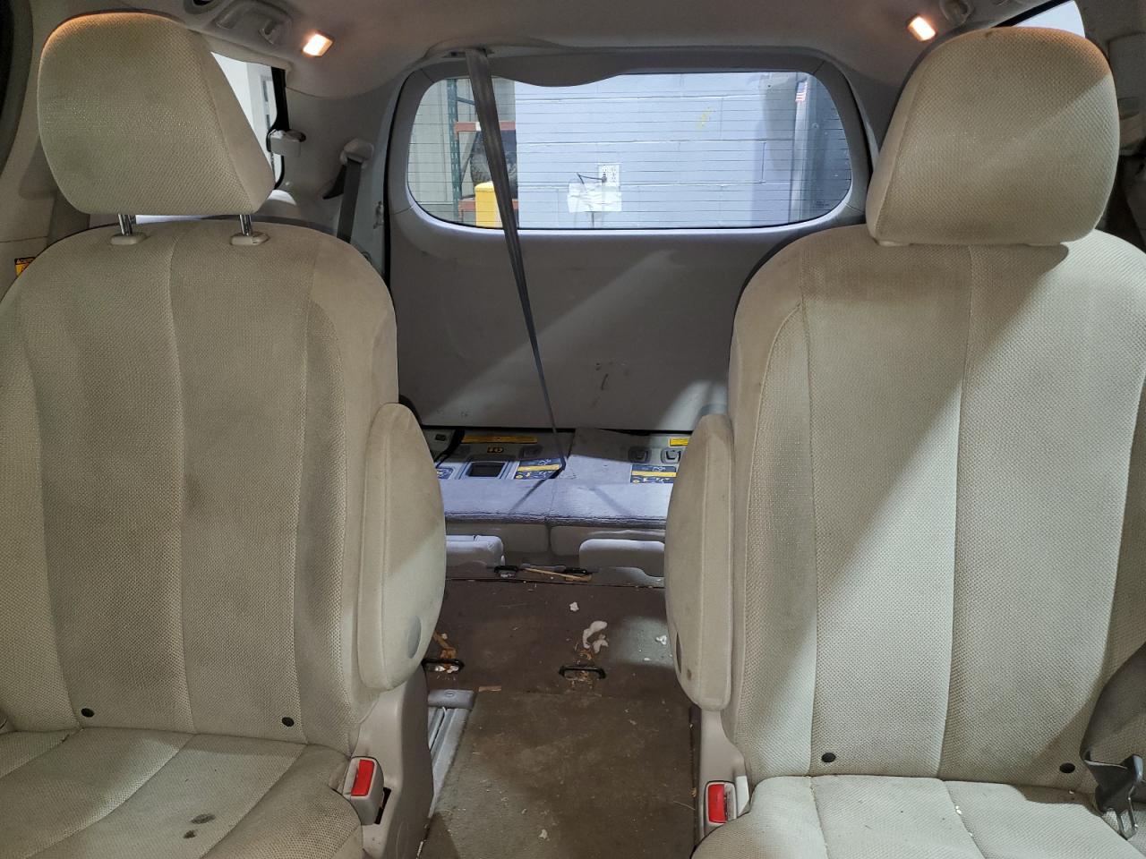 2011 TOYOTA SIENNA
