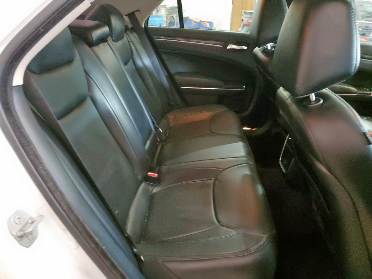 2016 CHRYSLER 300