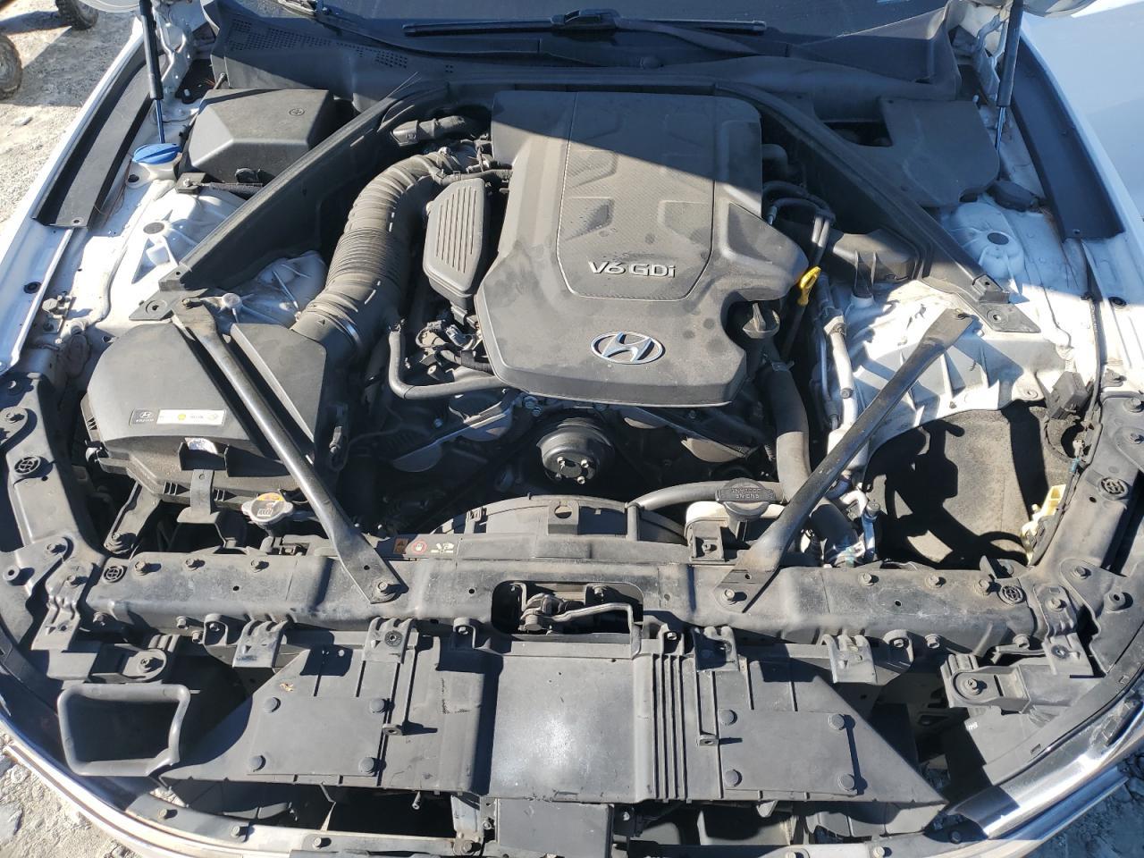 2016 HYUNDAI GENESIS