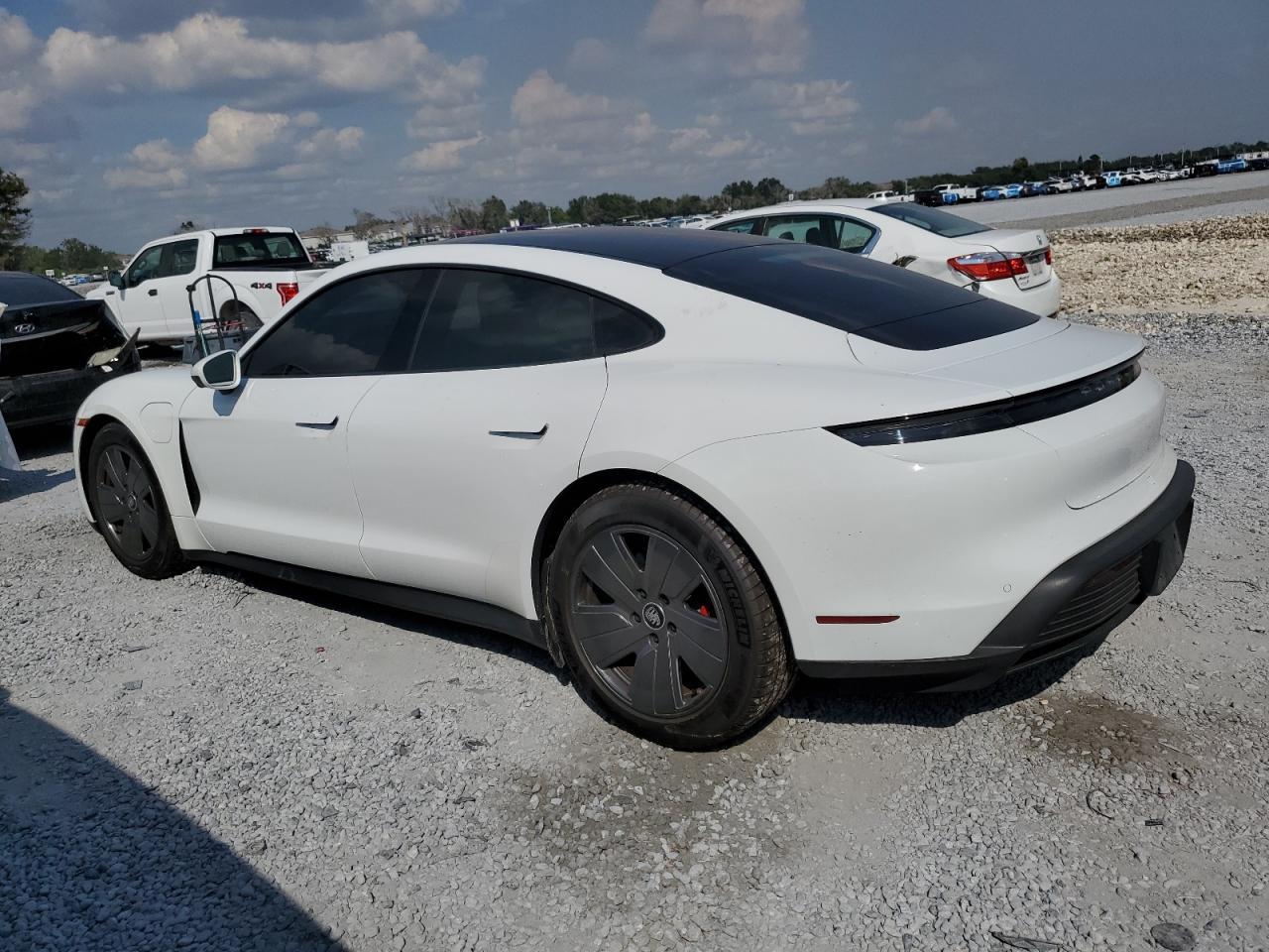 2022 PORSCHE Taycan