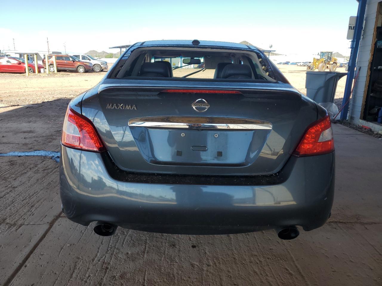 2010 NISSAN Maxima