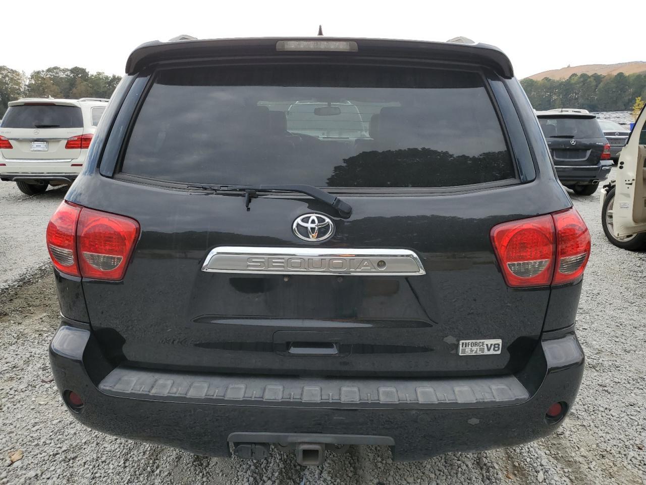 2011 TOYOTA Sequoia
