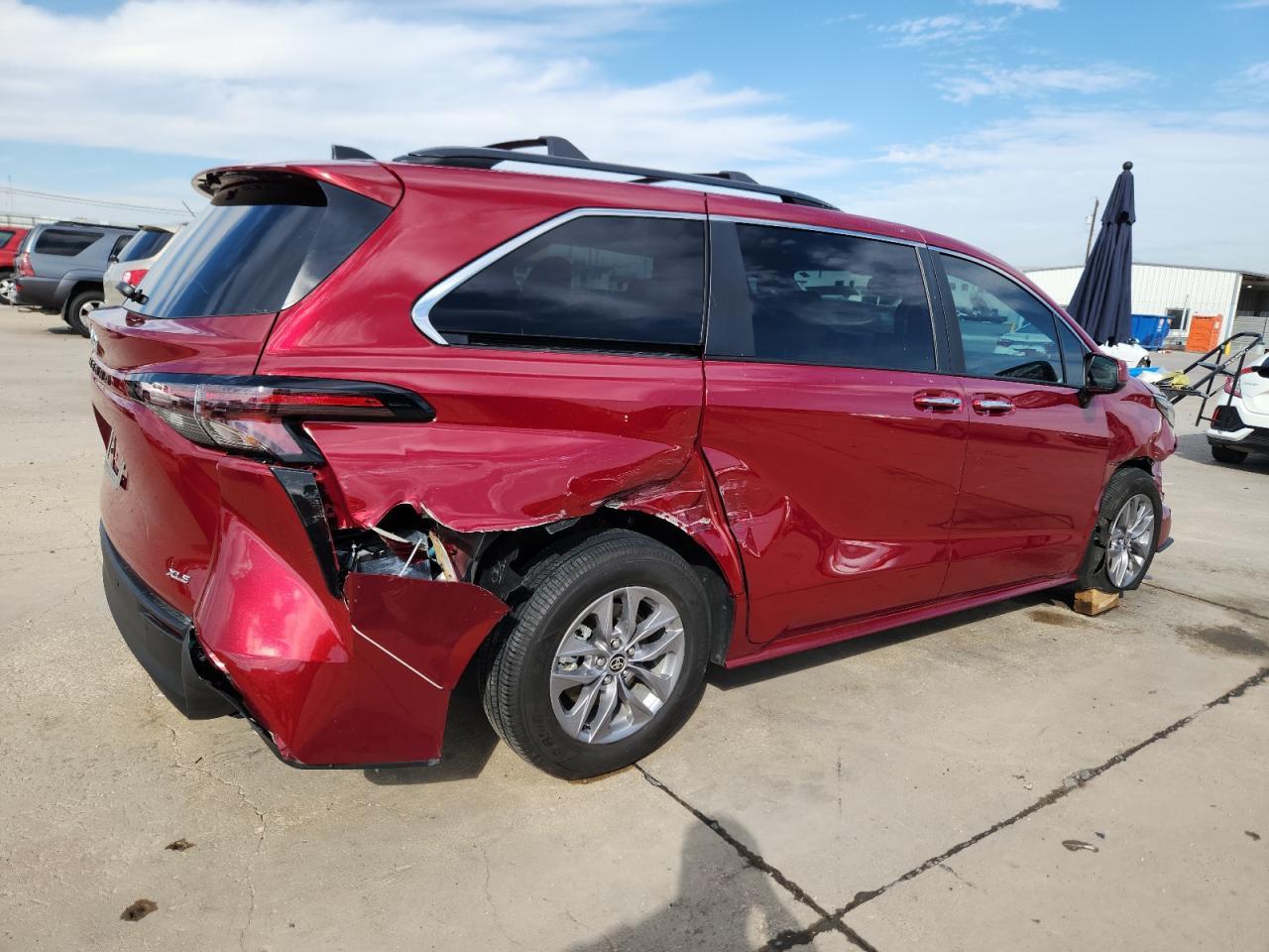 2025 TOYOTA SIENNA