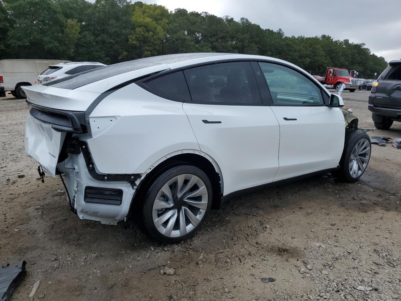 2026 TESLA MODEL Y