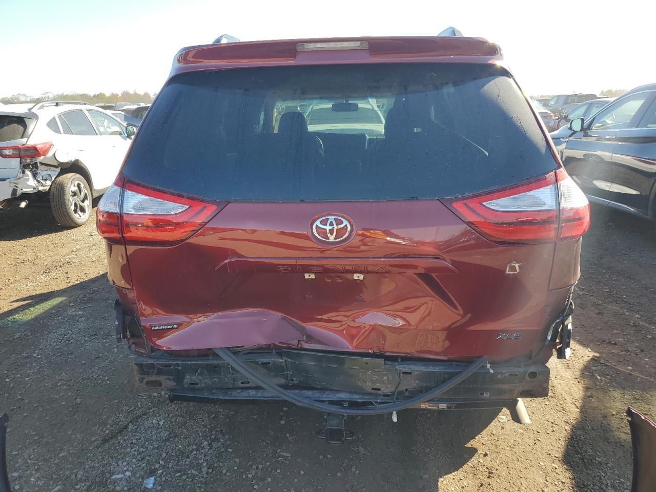 2015 TOYOTA SIENNA
