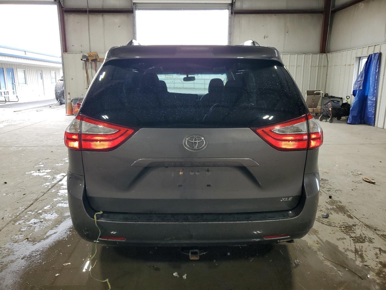 2017 TOYOTA SIENNA