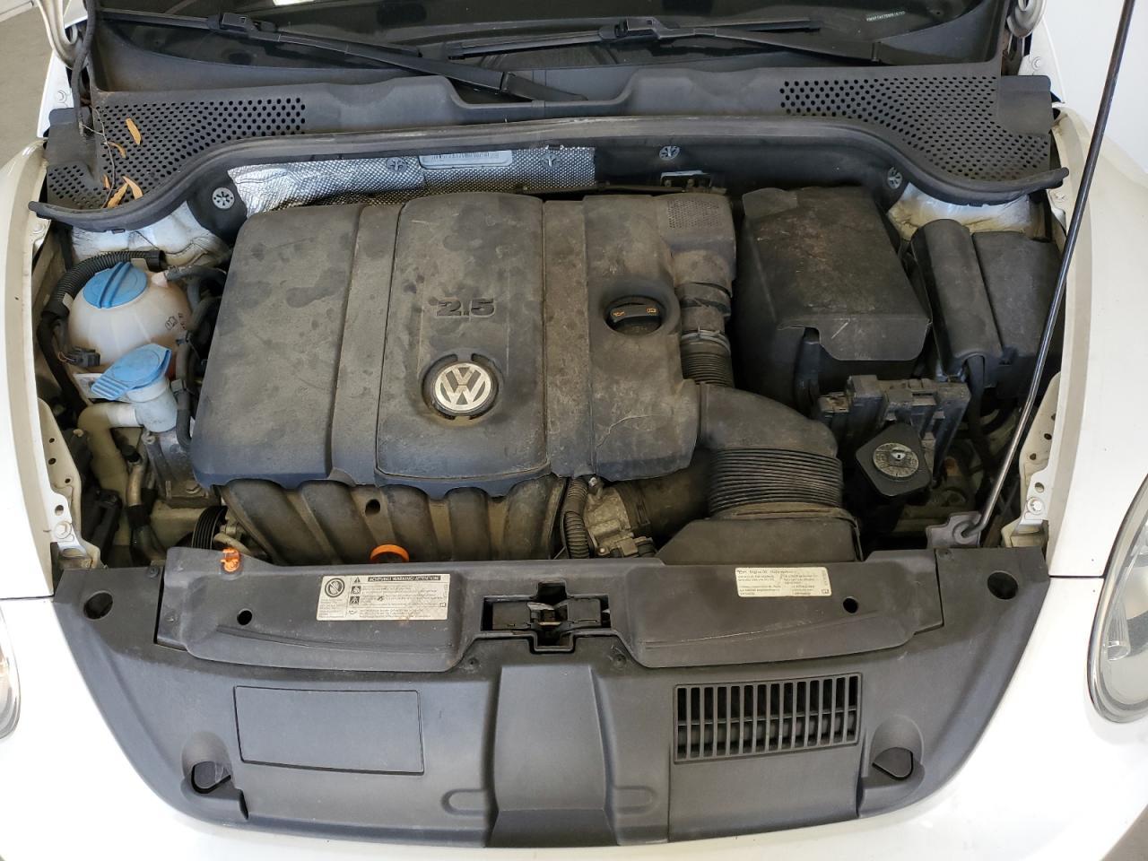 2013 VOLKSWAGEN Beetle