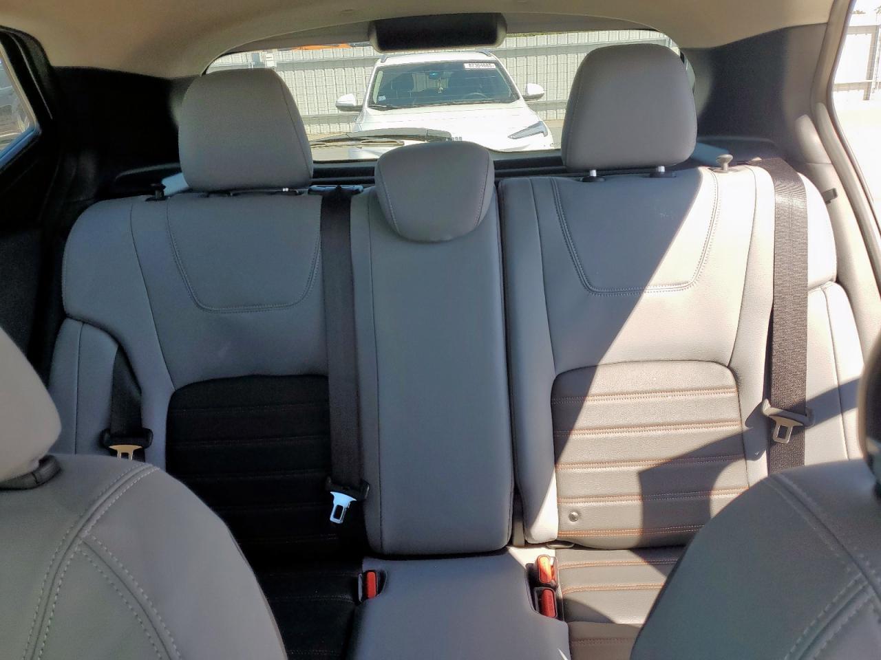 2024 NISSAN KICKS