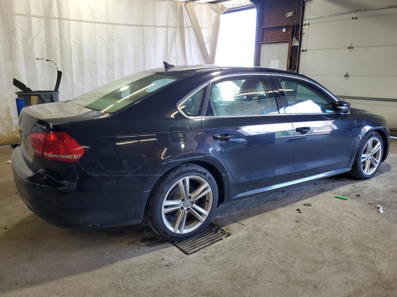 2014 VOLKSWAGEN Passat