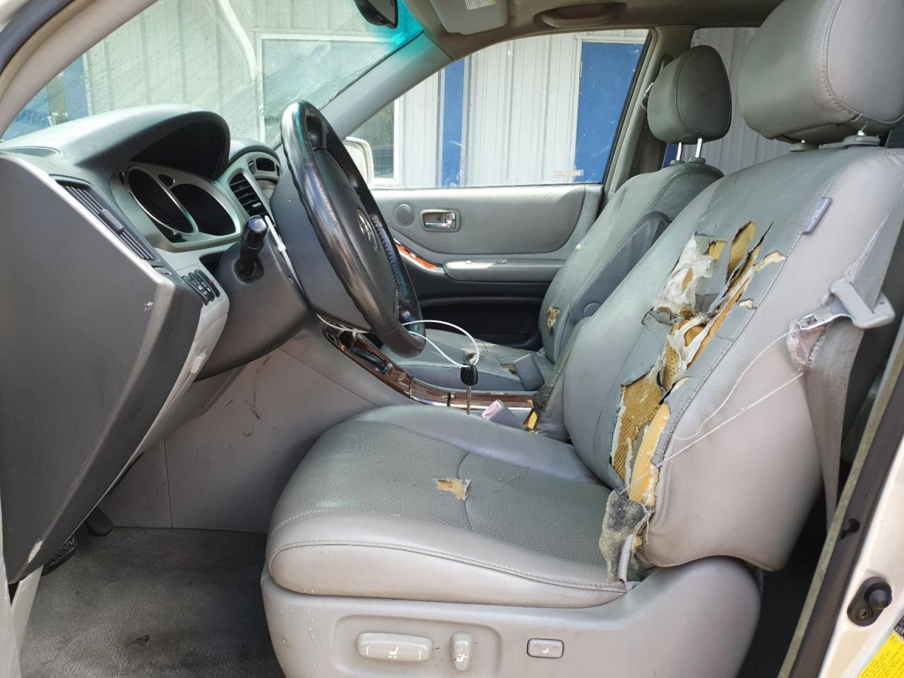 2004 TOYOTA HIGHLANDER