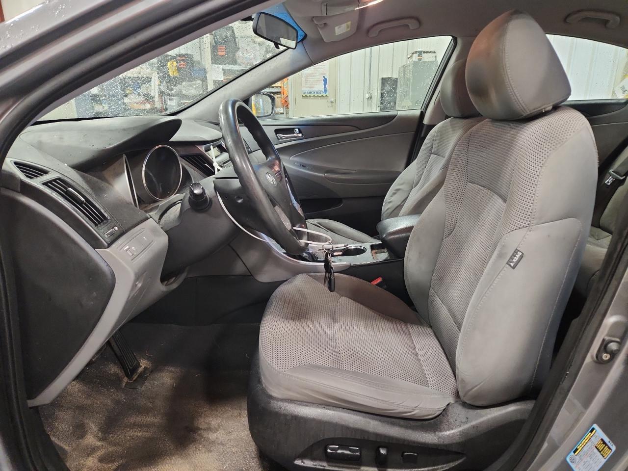 2011 HYUNDAI SONATA