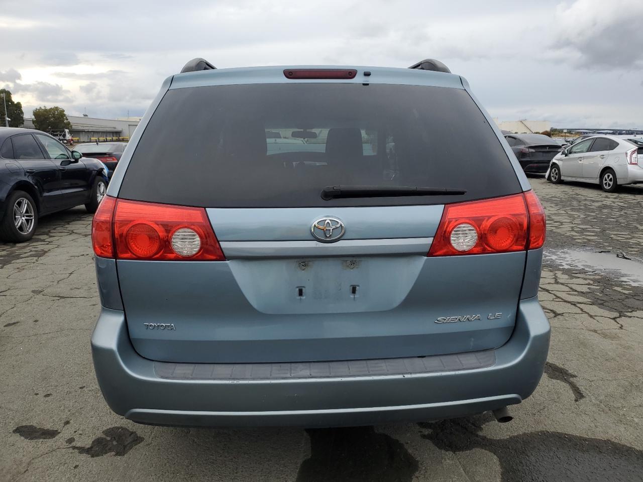 2010 TOYOTA SIENNA