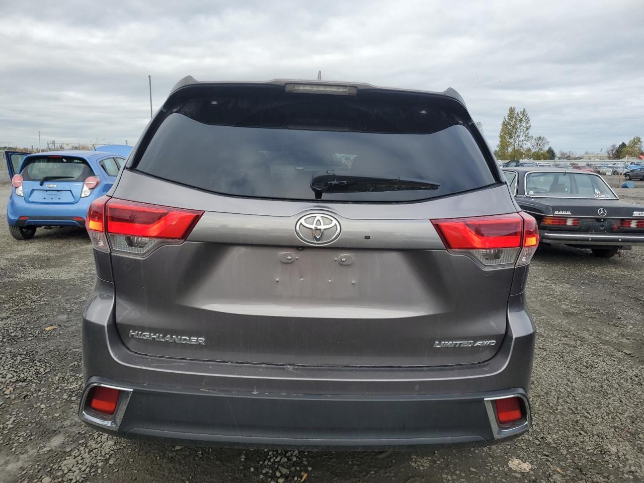 2017 TOYOTA HIGHLANDER