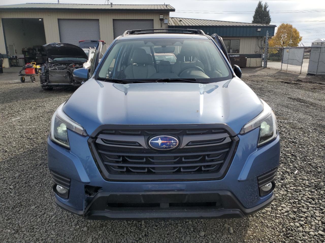 2022 SUBARU FORESTER