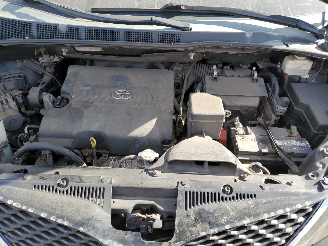 2013 TOYOTA SIENNA