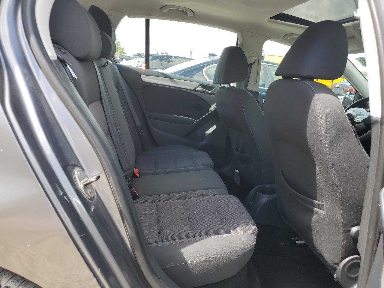 2011 VOLKSWAGEN GOLF