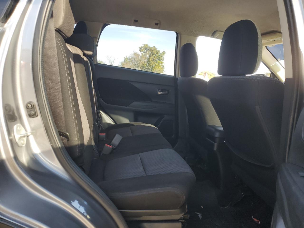 2015 MITSUBISHI outlander
