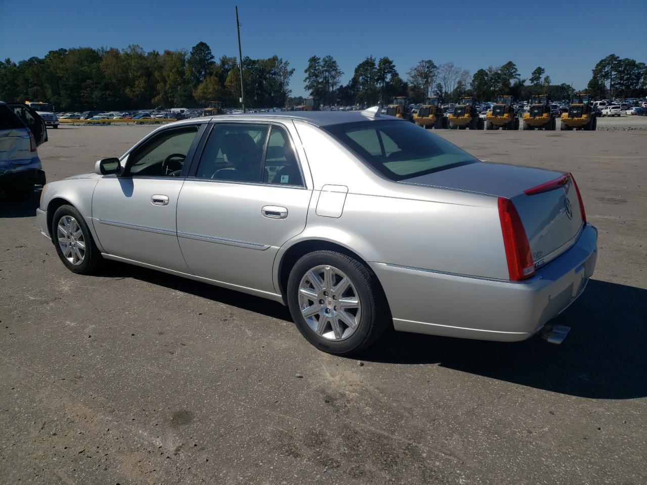2011 CADILLAC DTS