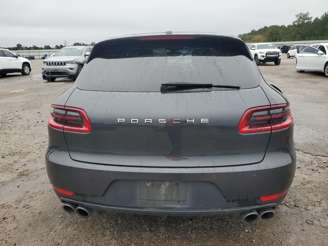 2018 PORSCHE Macan