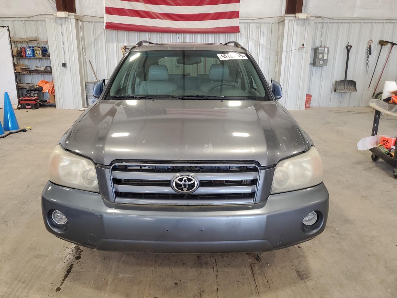 2004 TOYOTA HIGHLANDER