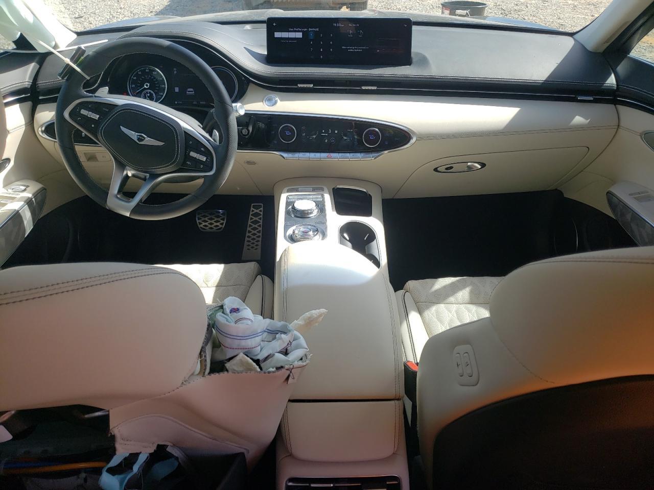 2025 GENESIS GV70
