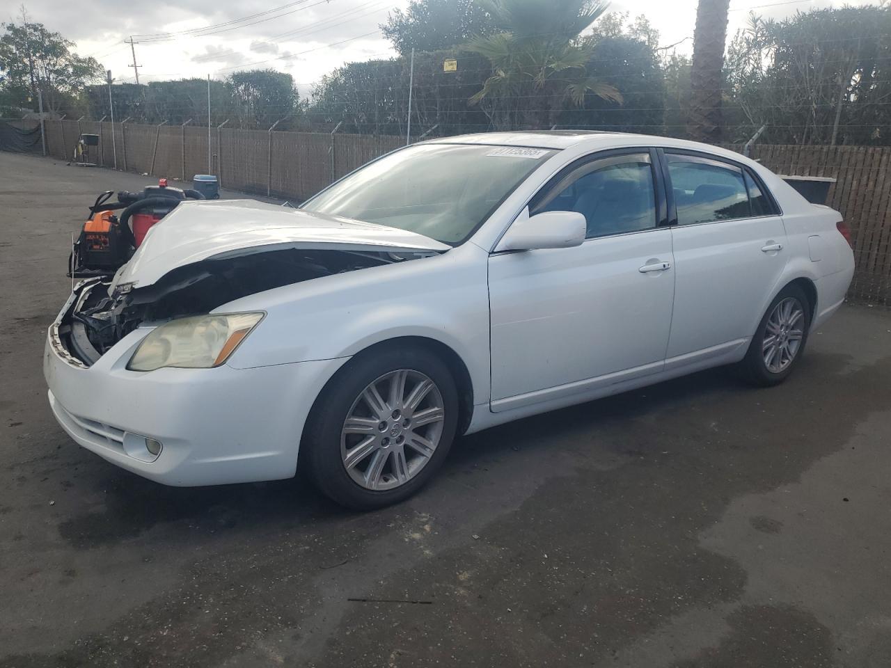 2005 TOYOTA Avalon
