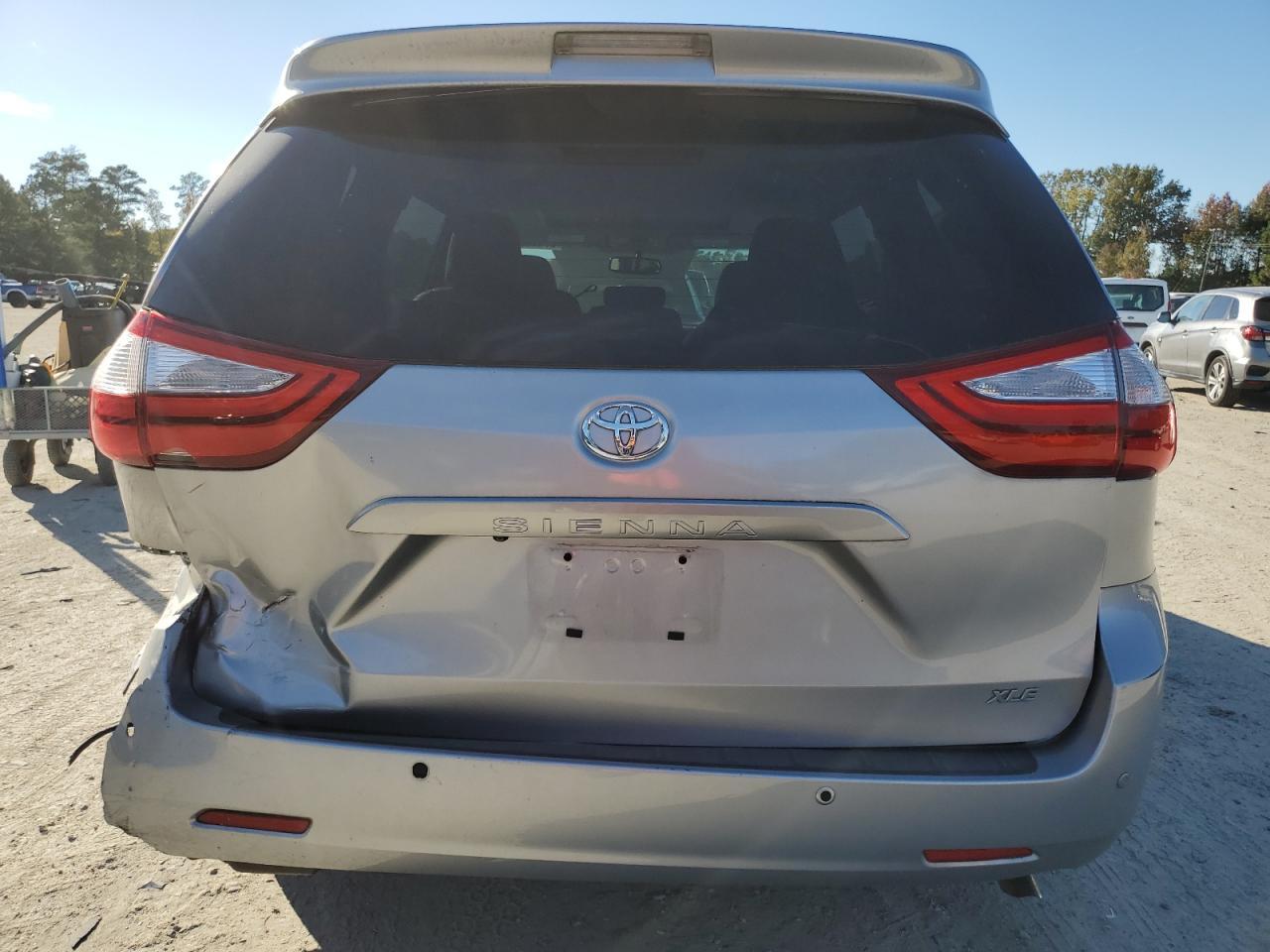 2015 TOYOTA SIENNA