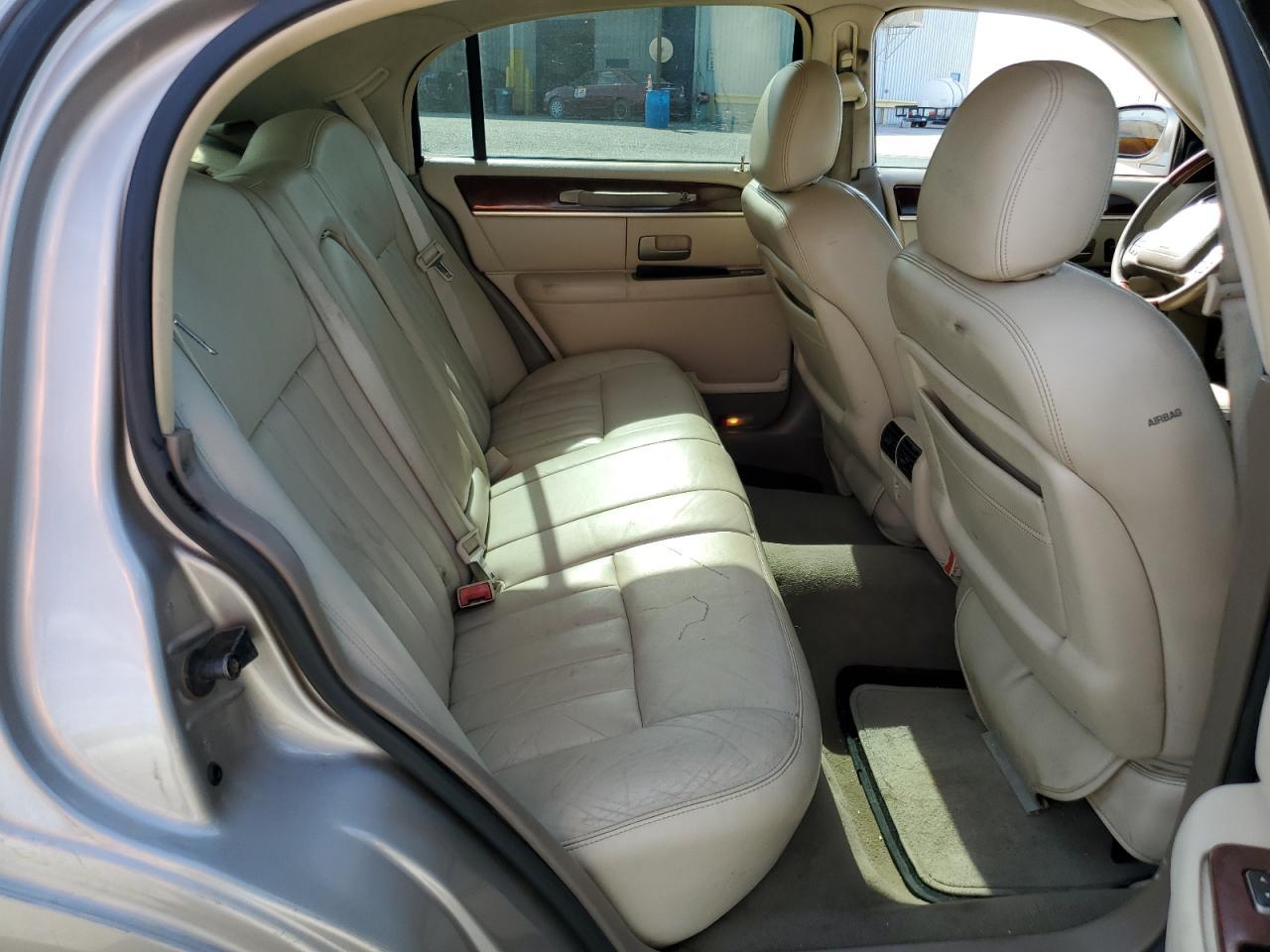 2003 LINCOLN Town Car