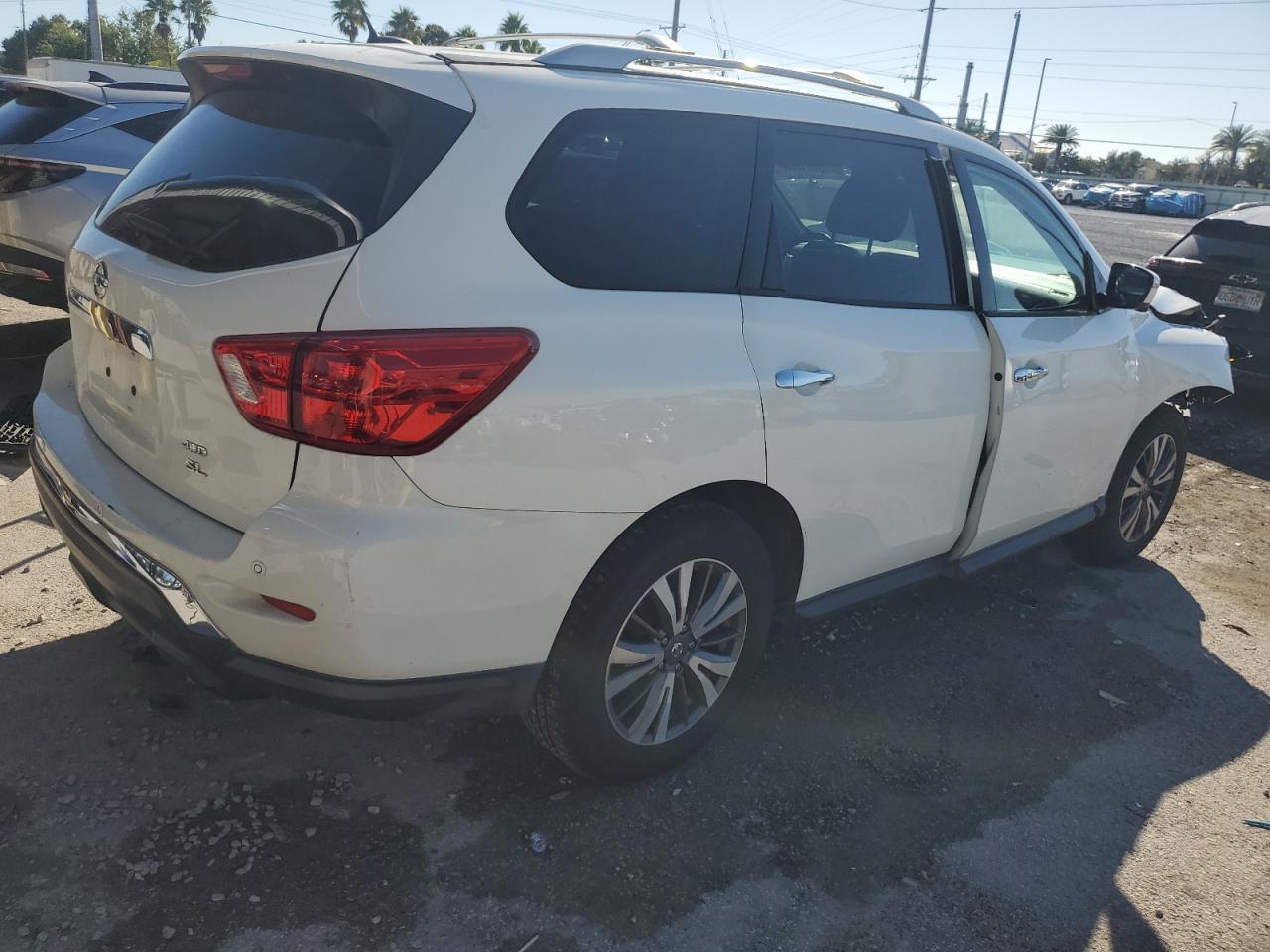 2017 NISSAN PATHFINDER