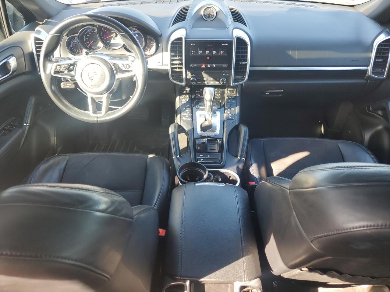 2017 PORSCHE CAYENNE
