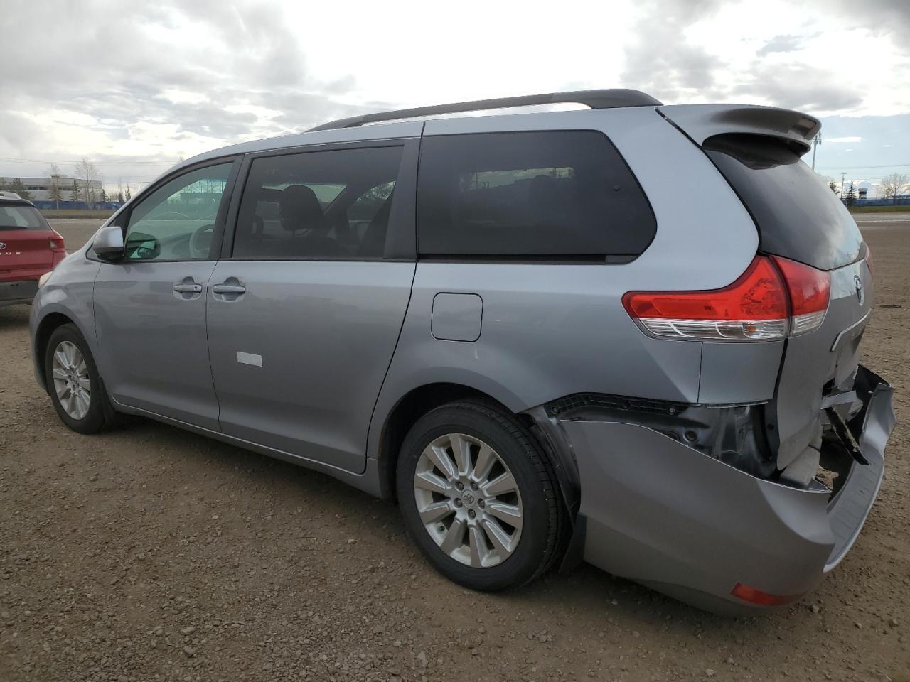 2012 TOYOTA SIENNA