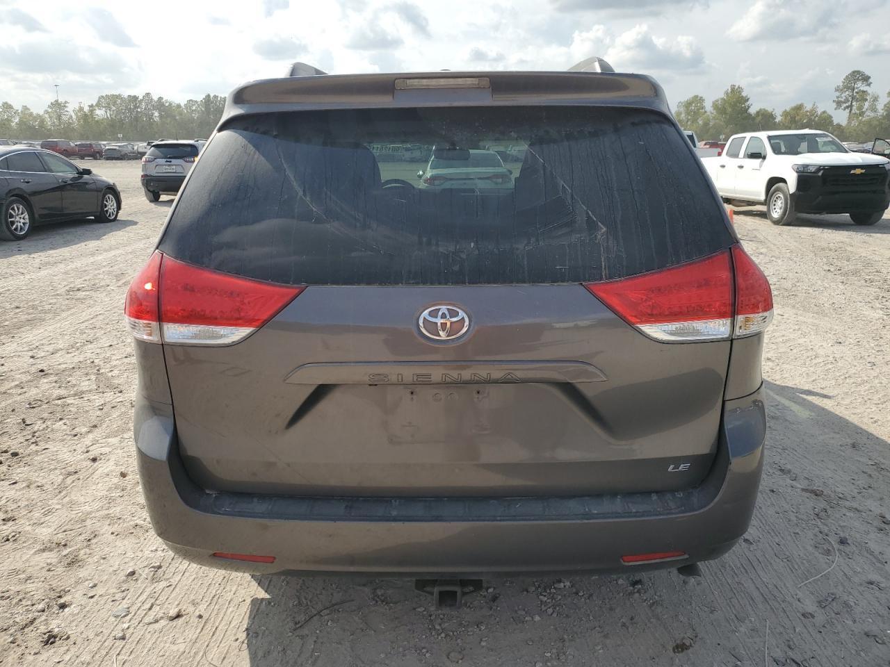 2014 TOYOTA SIENNA