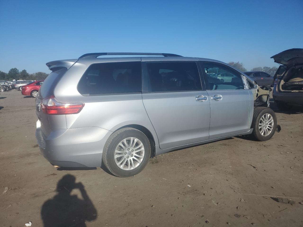 2016 TOYOTA SIENNA