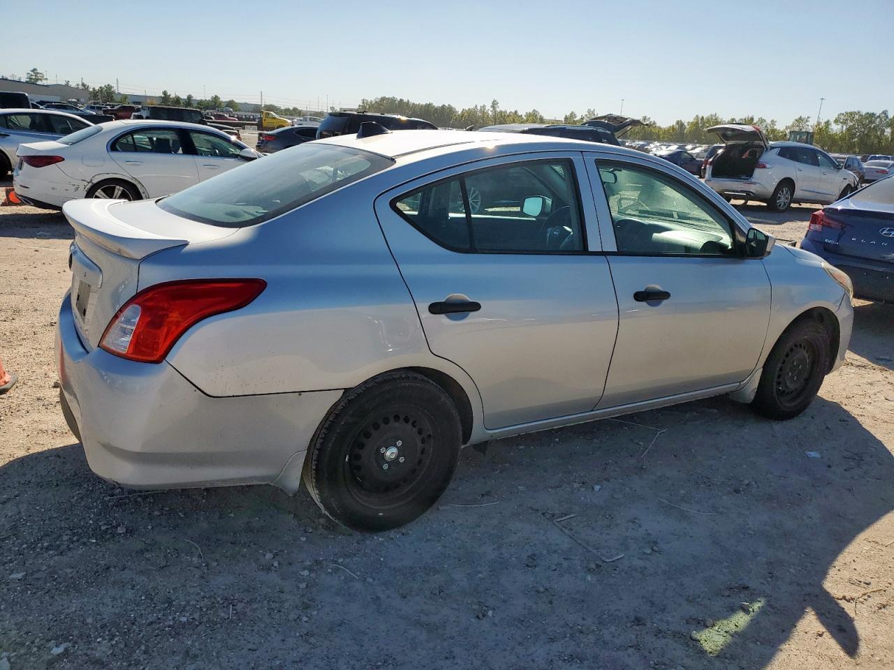 2016 NISSAN VERSA