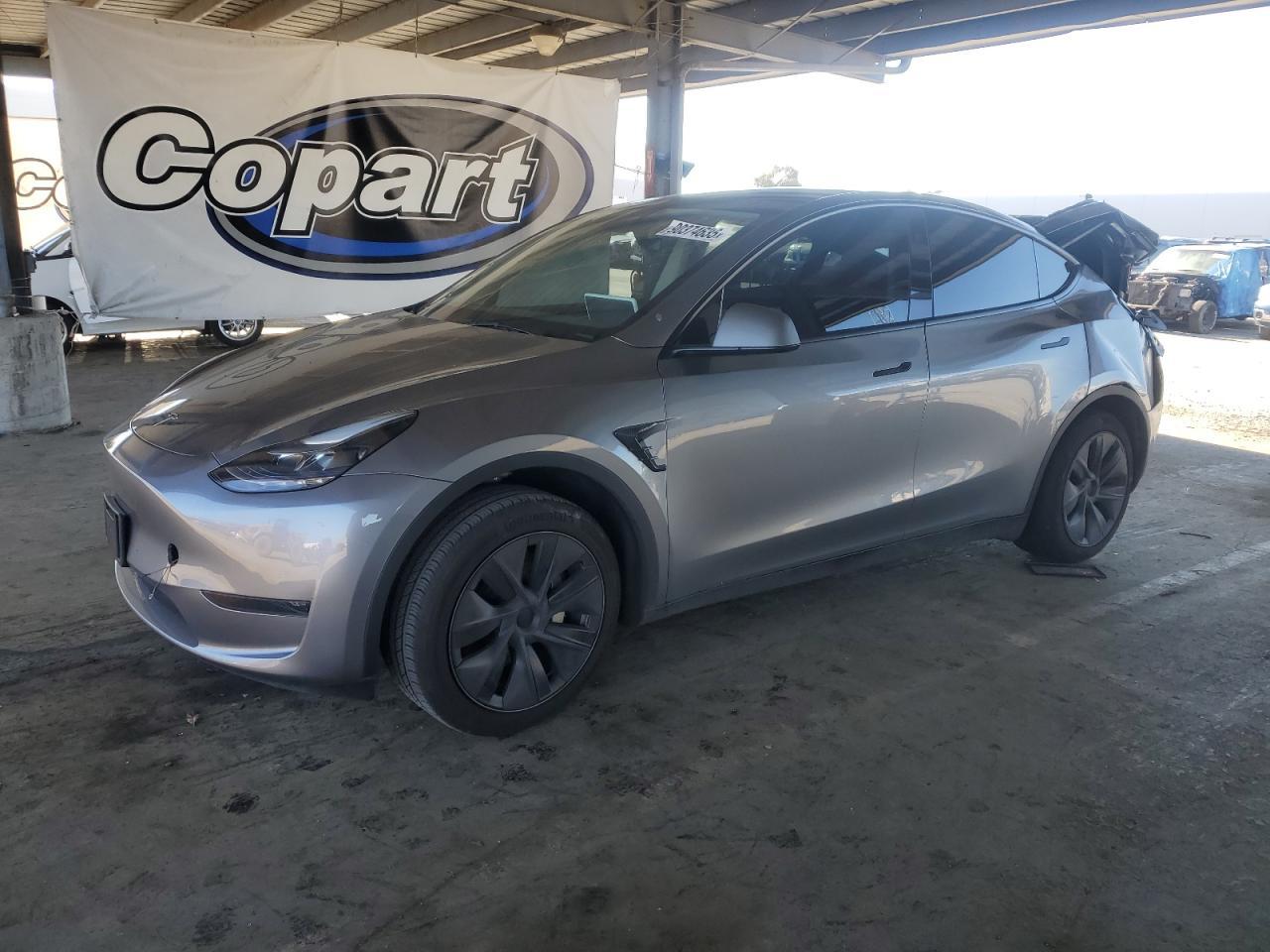 2025 TESLA MODEL Y