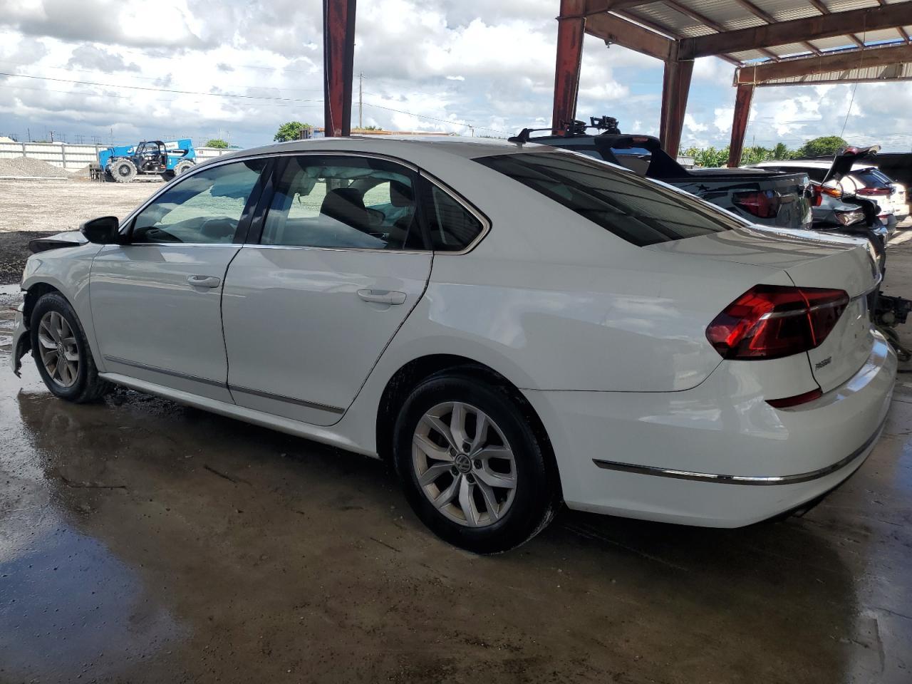 2017 VOLKSWAGEN Passat