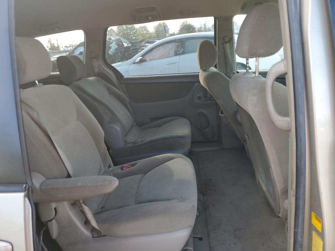2004 TOYOTA SIENNA